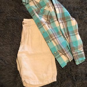 Old Navy Men’s Cream Colored Ultimate Slim Shorts